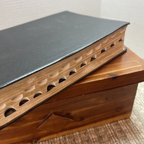 Nave's Topical Bible: A Digest of the Holy Scriptures 1962 Thumb Indexed - Picture 4 of 12